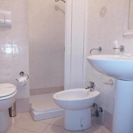 ベッド・アンド・ブレックファスト L'antico Borgo Villalago